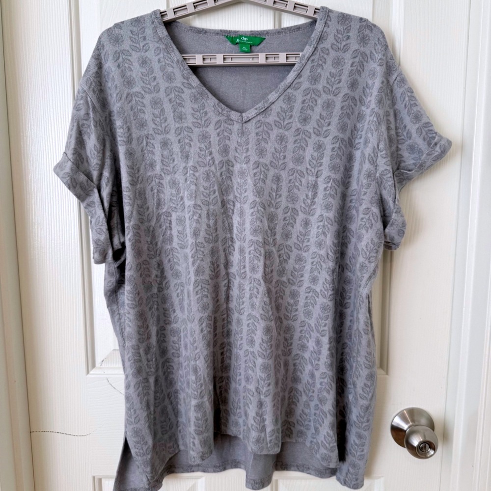 Dip‎ Eco-Friendly Womens XL Gray Floral Leaf V-Neck Short Sleeve Knit Top